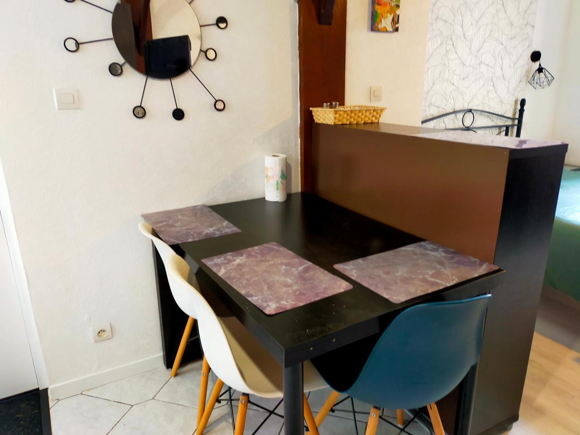 Studio En Rdc Avec Balcon Centre Vitre Exterior foto
